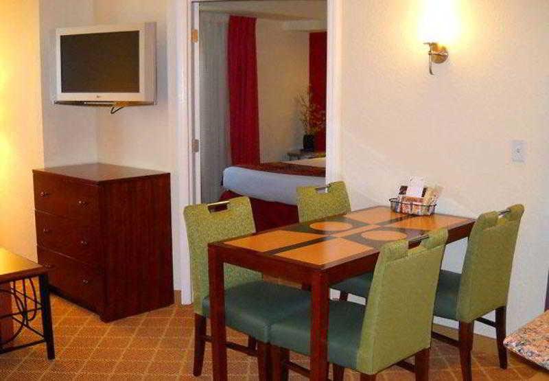 Hotel Tampa Suncoast Parkway At Northpointe Village